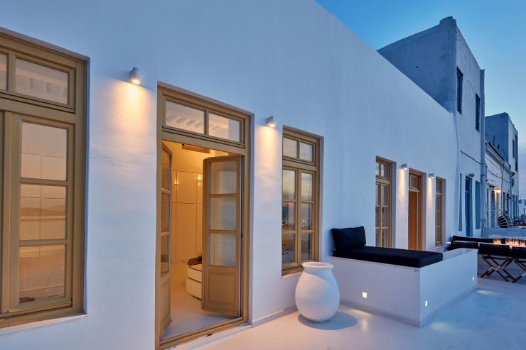 <p>Lovelydays Luxury Rentals introduce you pictures of a charming house in the heart of Greece</p>
