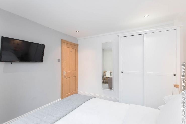 Lovelydays luxury service apartment rental - London - Fitzrovia - Windmill Street - Lovelysuite - 3 bedrooms - 1 bathrooms - Double bed - a9da5546a7bf - Lovelydays
