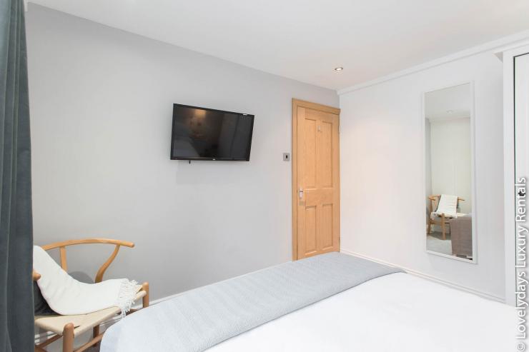 Lovelydays luxury service apartment rental - London - Fitzrovia - Windmill Street - Lovelysuite - 3 bedrooms - 1 bathrooms - Double bed - 4f54355b4d70 - Lovelydays