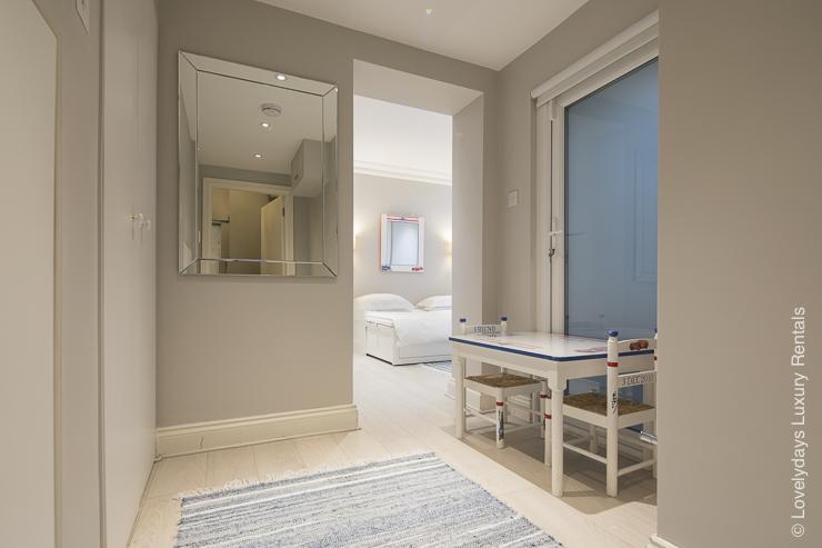 Lovelydays luxury service apartment rental - London - Notting Hill - Clanricarde II - Lovelysuite - 2 bedrooms - 2 bathrooms - Queen bed - 549cf6783836 - Lovelydays